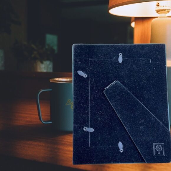 5 x 7 l Mirrored l Frosted Leaf l Picture Frame with Easel l Glass l Vintage - Picture 3 of 7